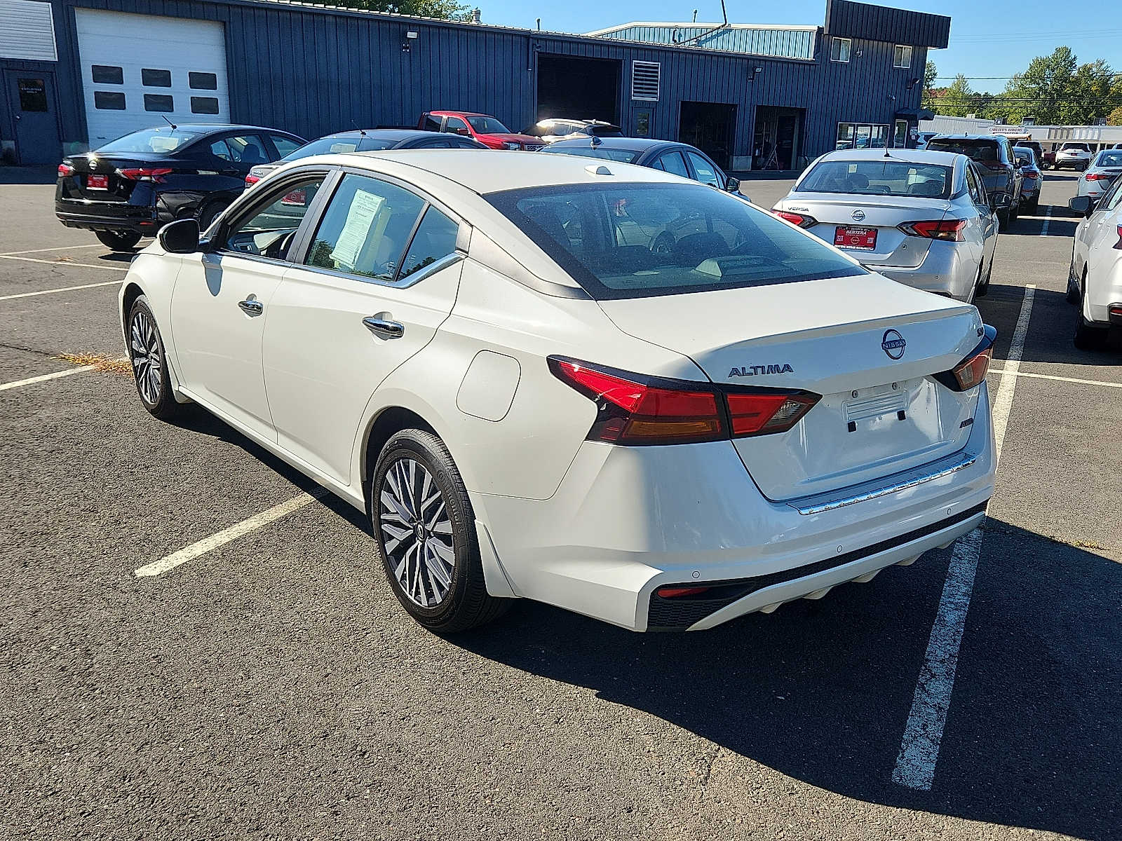 2023 Nissan Altima SV - Photo 6
