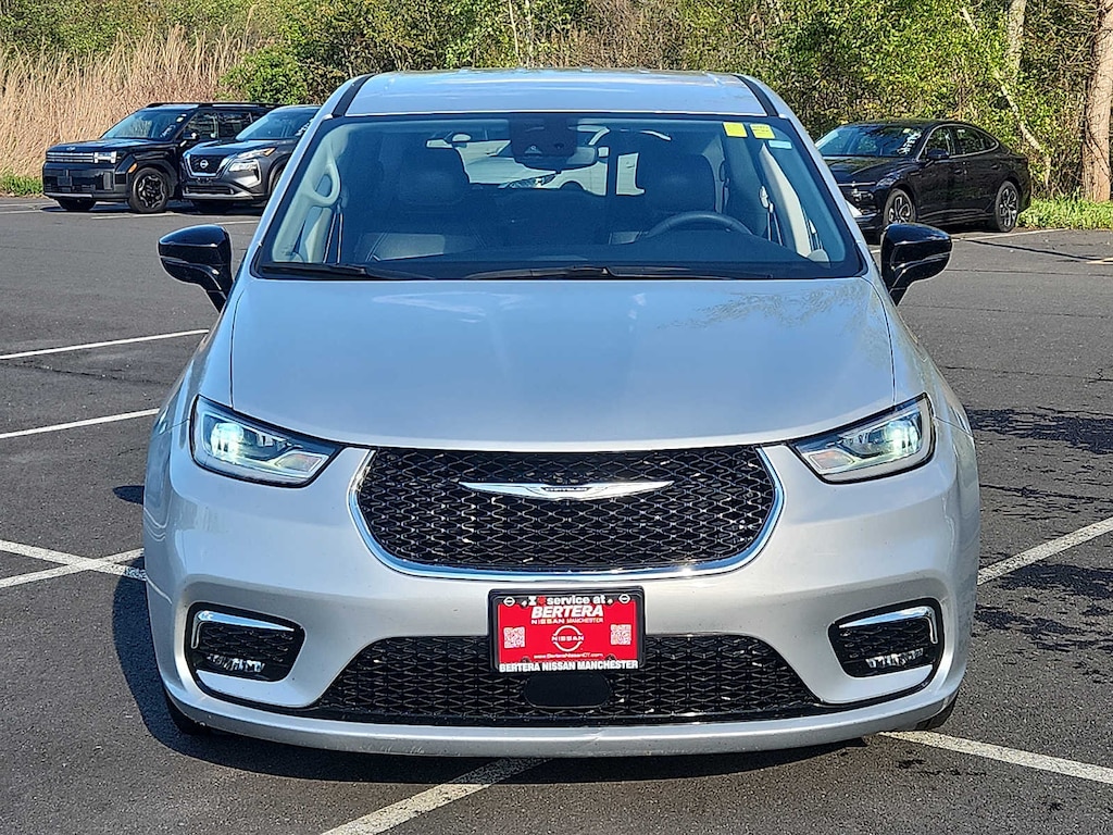 Used 2024 Chrysler Pacifica Touring L Van Passenger Van
