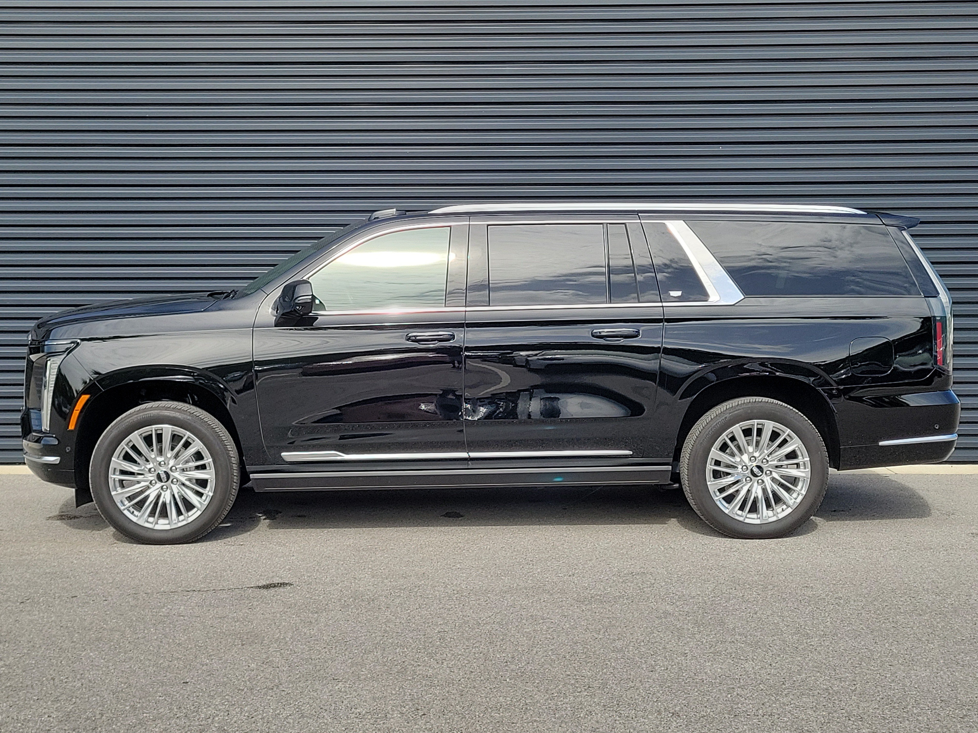Used 2025 Cadillac Escalade ESV 4WD Premium Luxury 4WD Premium Luxury