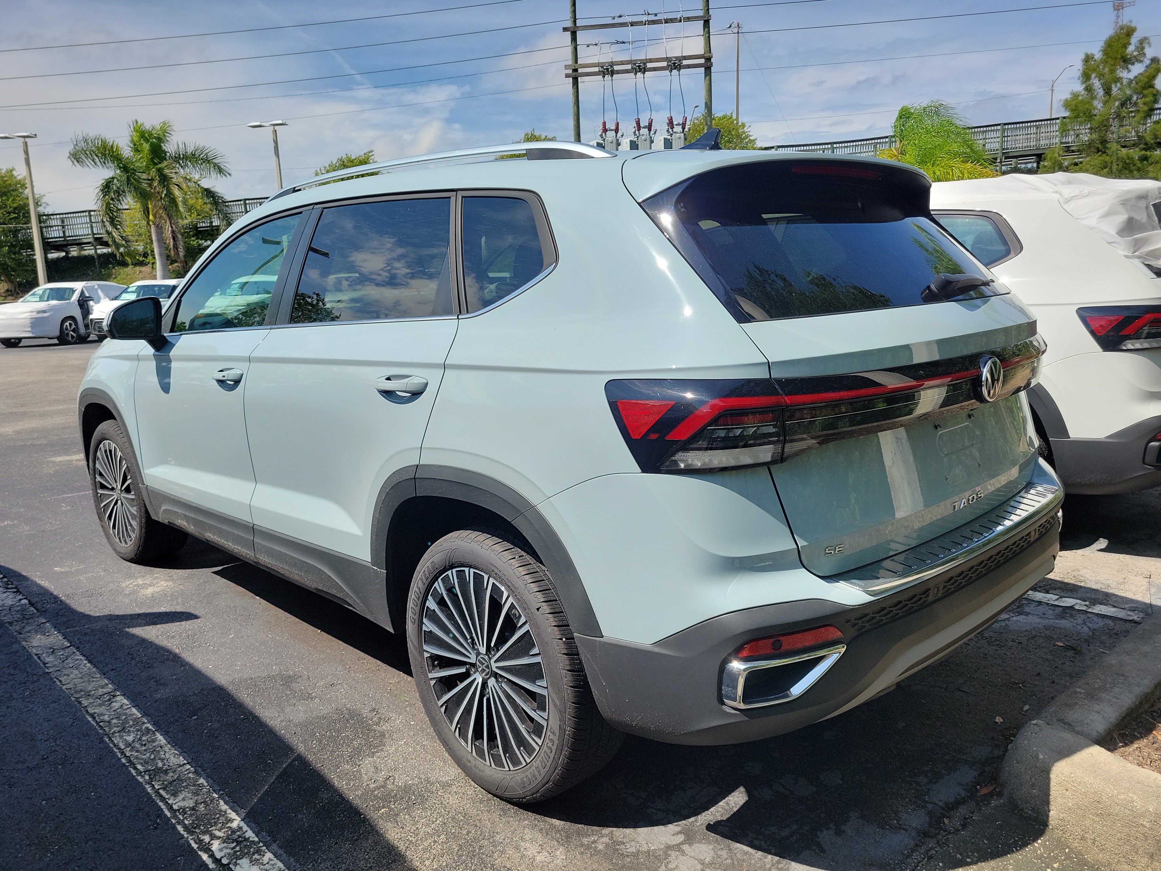 Used 2025 Volkswagen Taos SE SE FWD