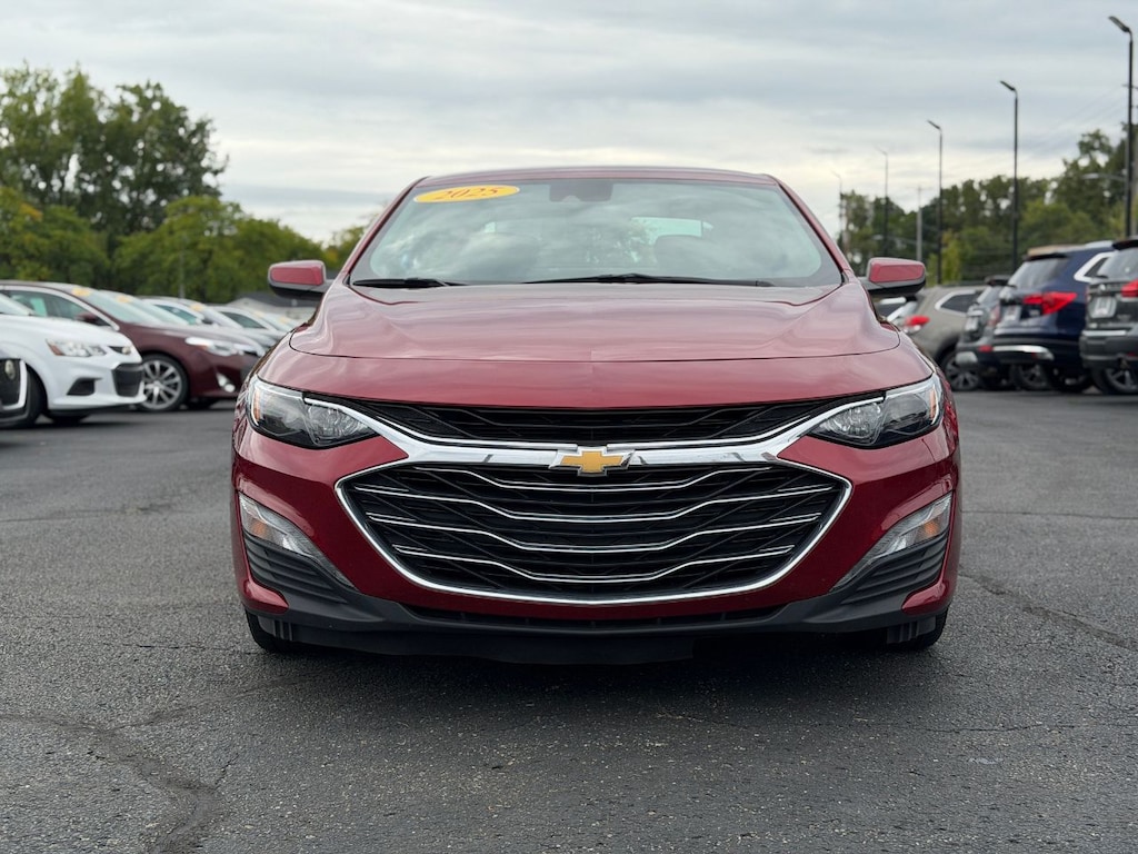Used 2025 Chevrolet Malibu 1LT Sedan