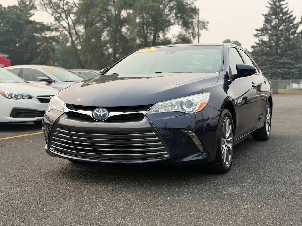 Used 2017 Toyota Camry Hybrid Sedan