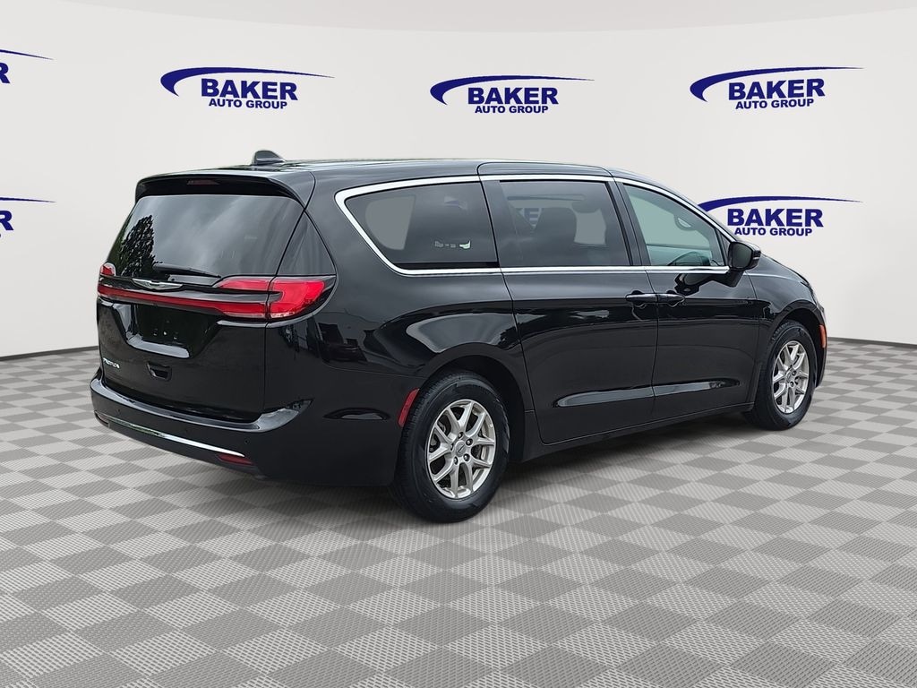 Used 2025 Chrysler Pacifica Select Minivan/Van
