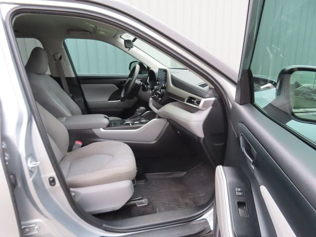 2021 Toyota Highlander L - Photo 23