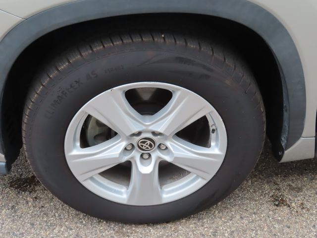 2021 Toyota Highlander L - Photo 16