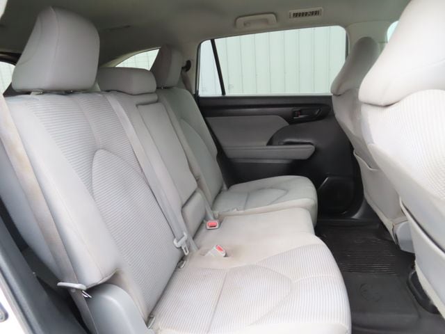 2021 Toyota Highlander L - Photo 30
