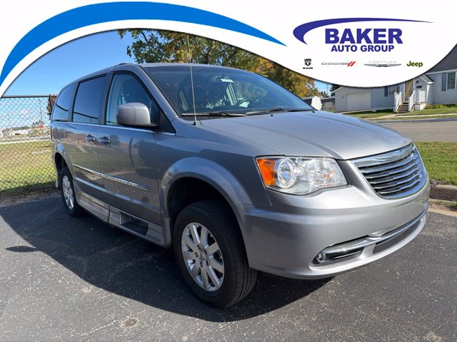2016 Chrysler Town & Country Touring