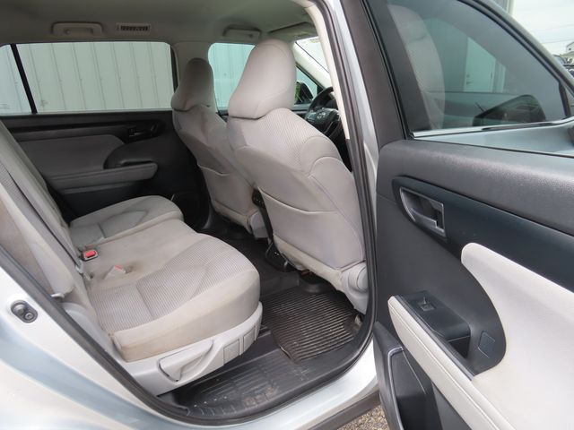 2021 Toyota Highlander L - Photo 28