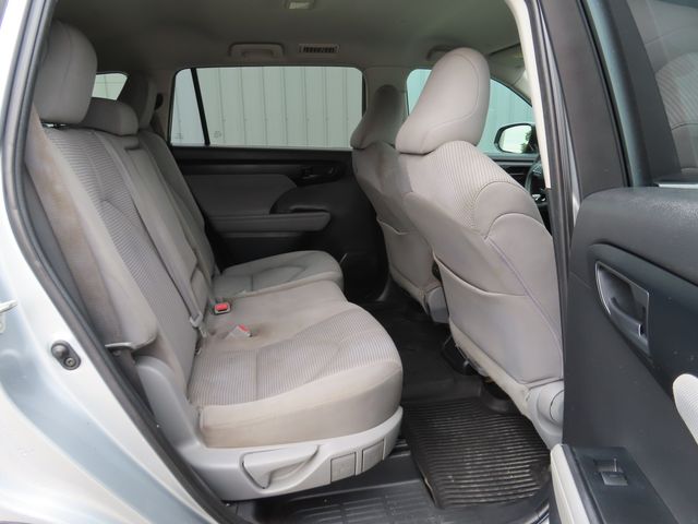 2021 Toyota Highlander L - Photo 29