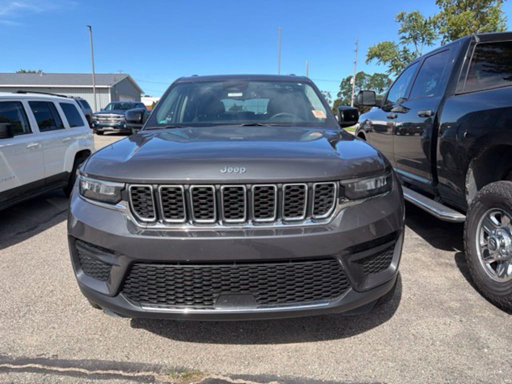 Used 2023 Jeep Grand Cherokee Laredo SUV