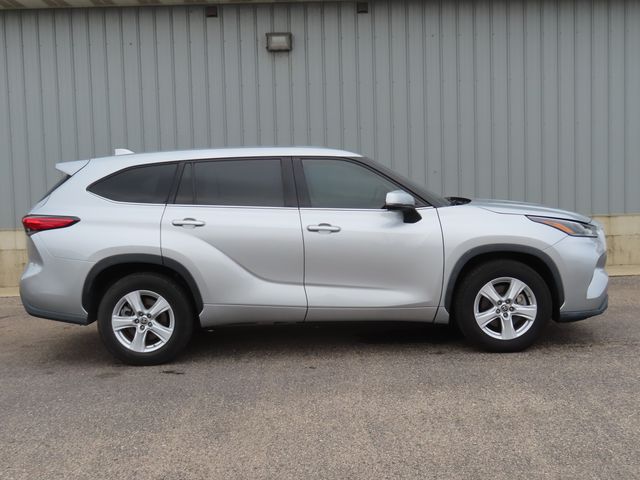 2021 Toyota Highlander L - Photo 3