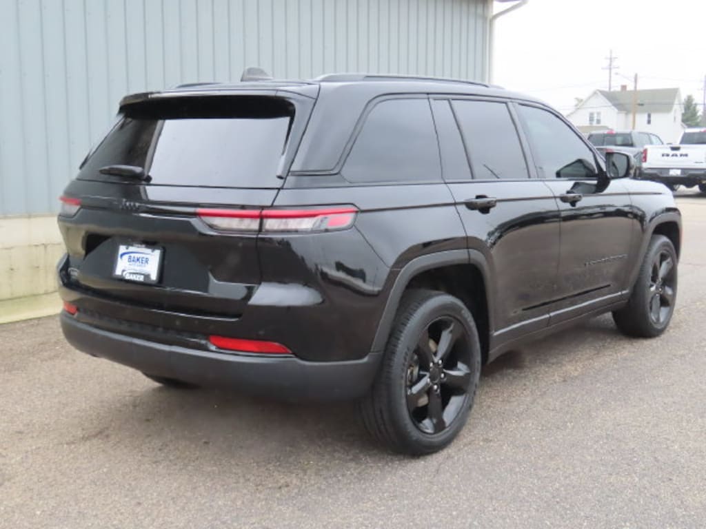 Used 2023 Jeep Grand Cherokee Altitude X SUV