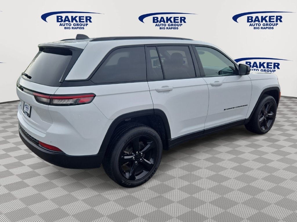 Used 2023 Jeep Grand Cherokee Altitude