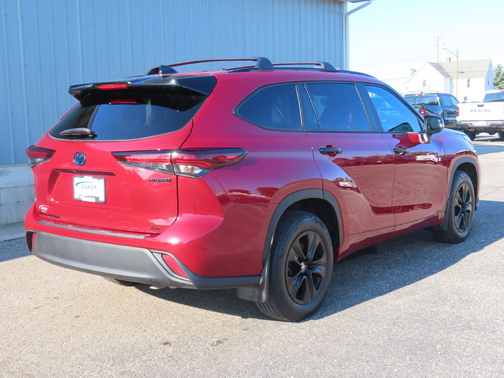 Used 2024 Toyota Highlander Hybrid XLE