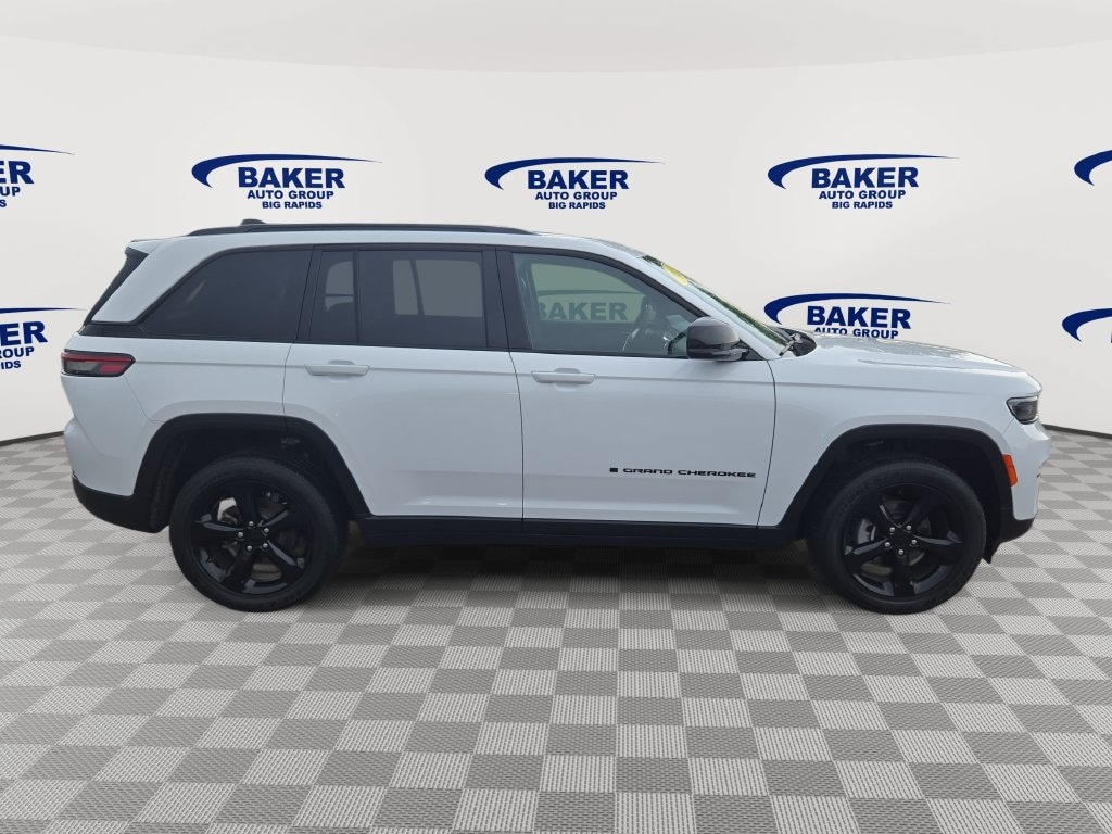 Used 2023 Jeep Grand Cherokee Altitude