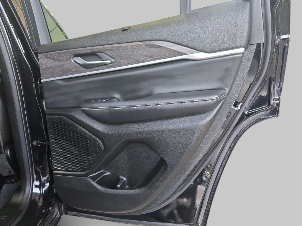 2023 Jeep Grand Cherokee Limited - Photo 13