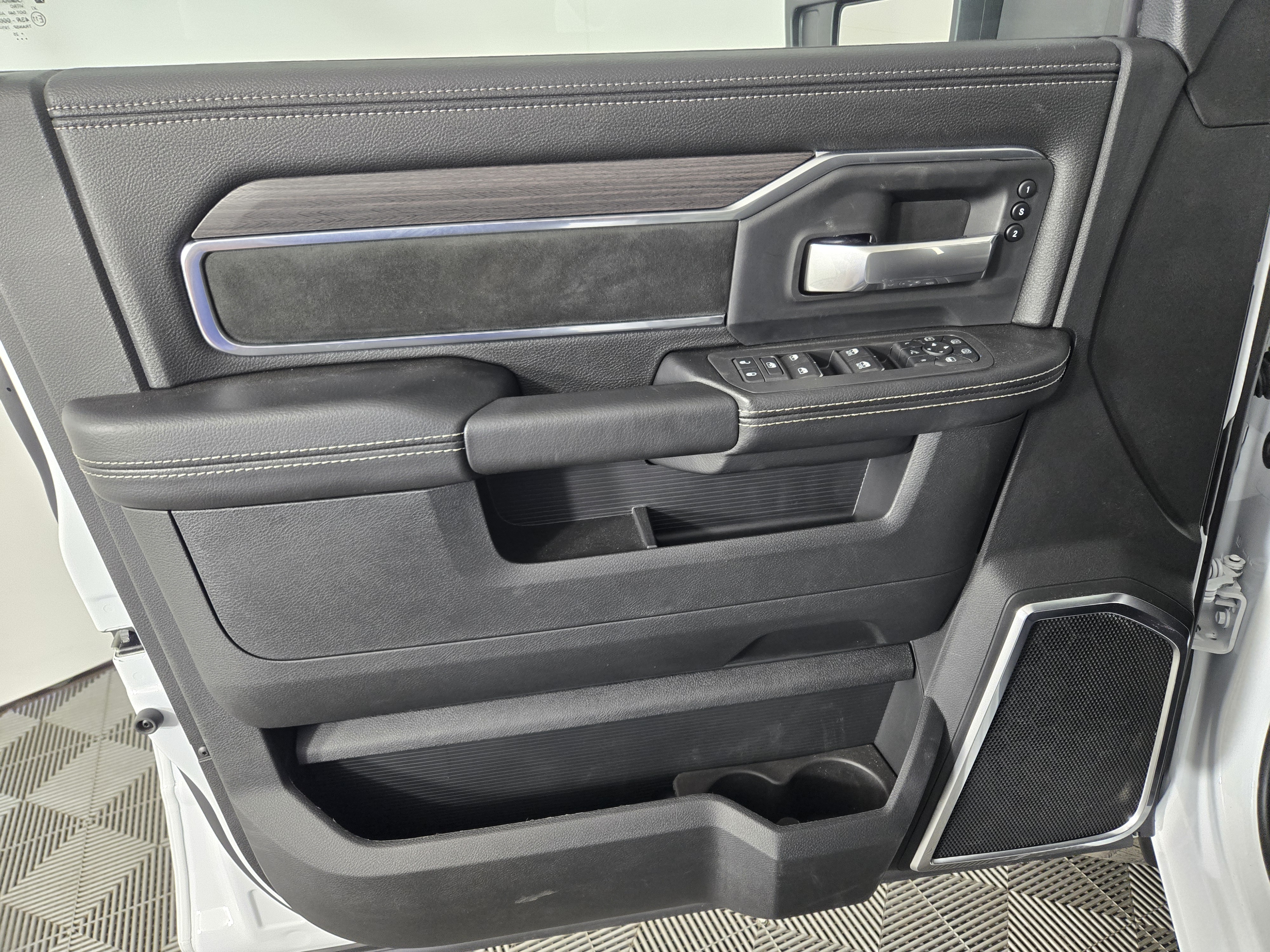 2025 RAM 2500 Laramie - Photo 13