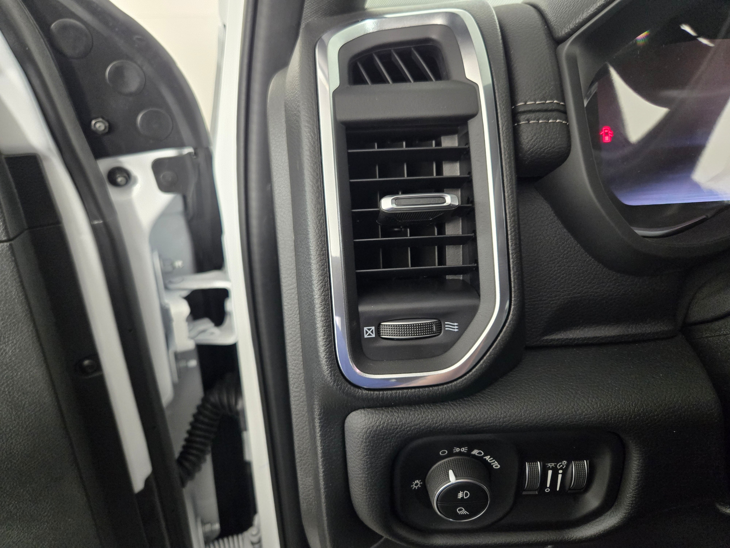 2025 RAM 2500 Laramie - Photo 15