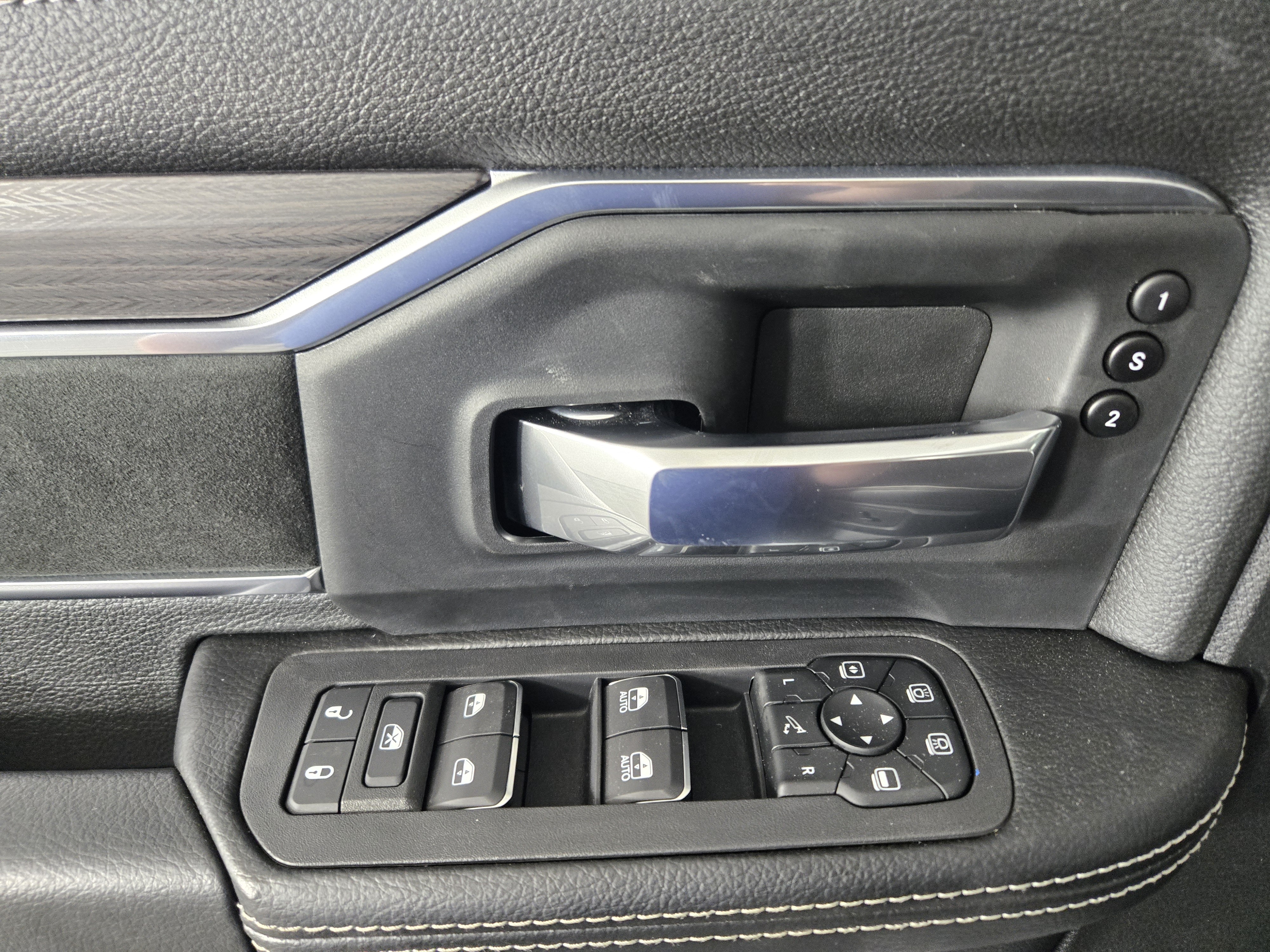2025 RAM 2500 Laramie - Photo 14