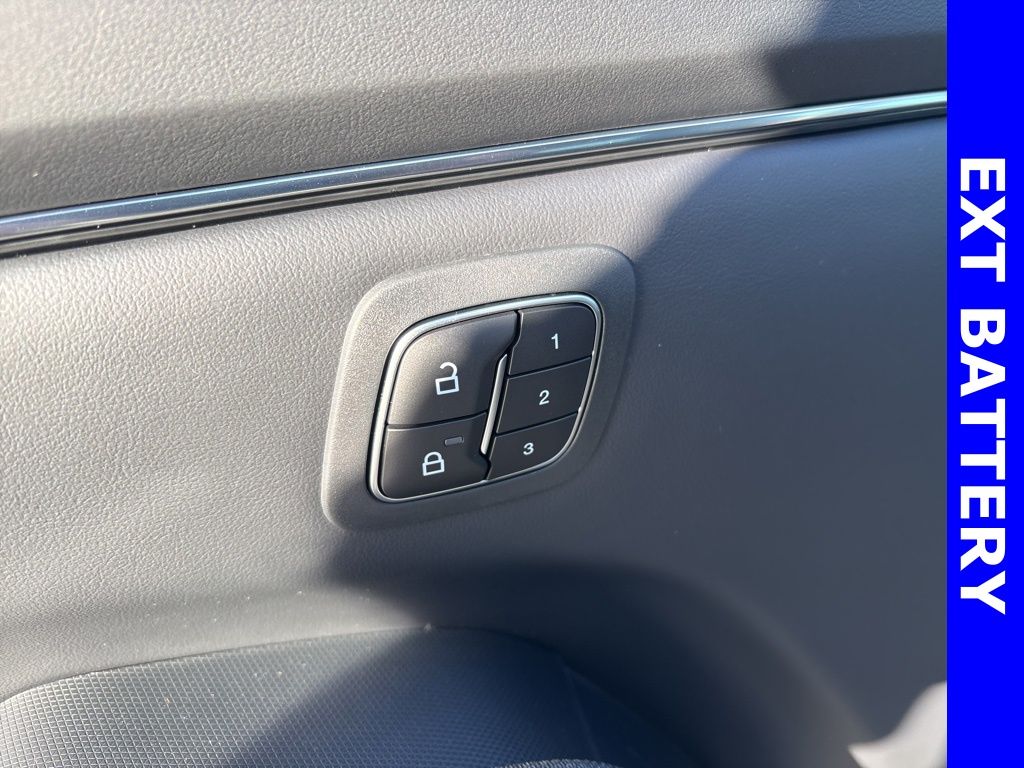2025 Ford Mustang Mach-E Premium - Photo 18