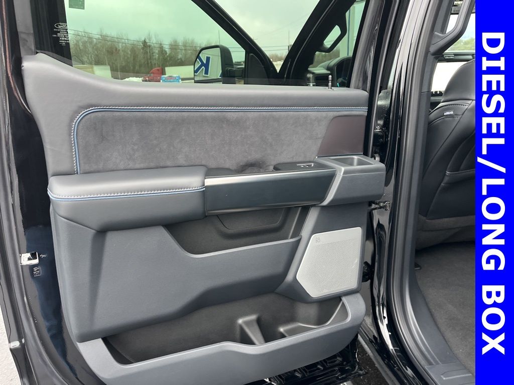 2026 Ford F-250 Super Duty Platinum - Photo 16