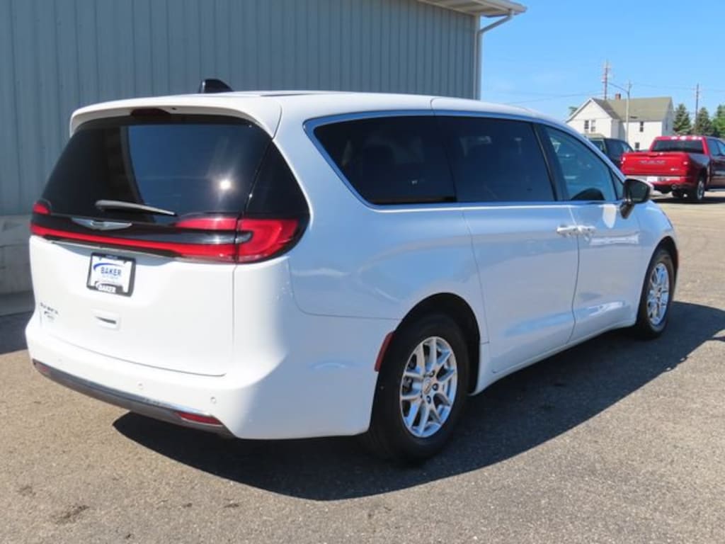 Used 2023 Chrysler Pacifica Touring L Van Passenger Van