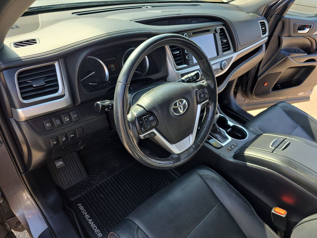 2019 Toyota Highlander Limited Platinum - Photo 18