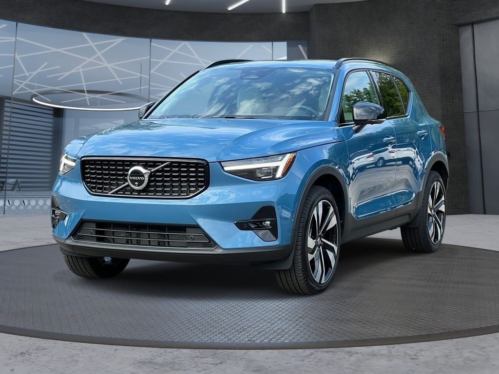Certified 2025 Volvo XC40 B5 Ultra Dark Theme SUV