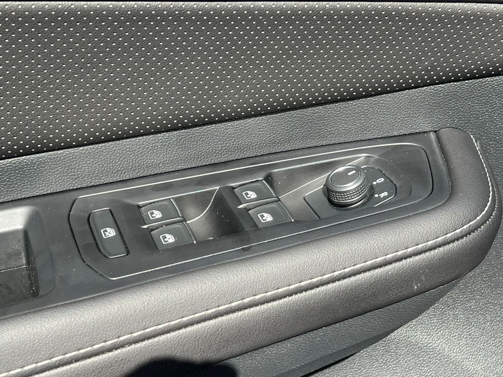 2025 Volkswagen Atlas Cross Sport SEL - Photo 15