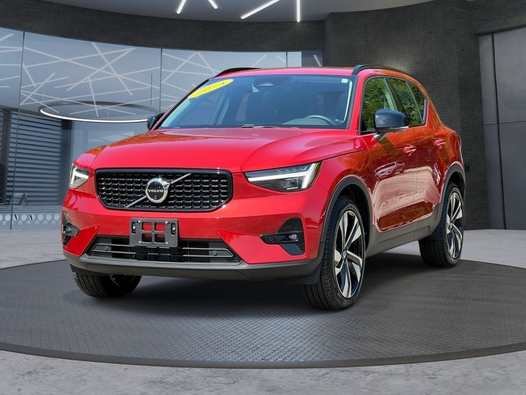 Certified 2024 Volvo XC40 B5 Plus Dark SUV