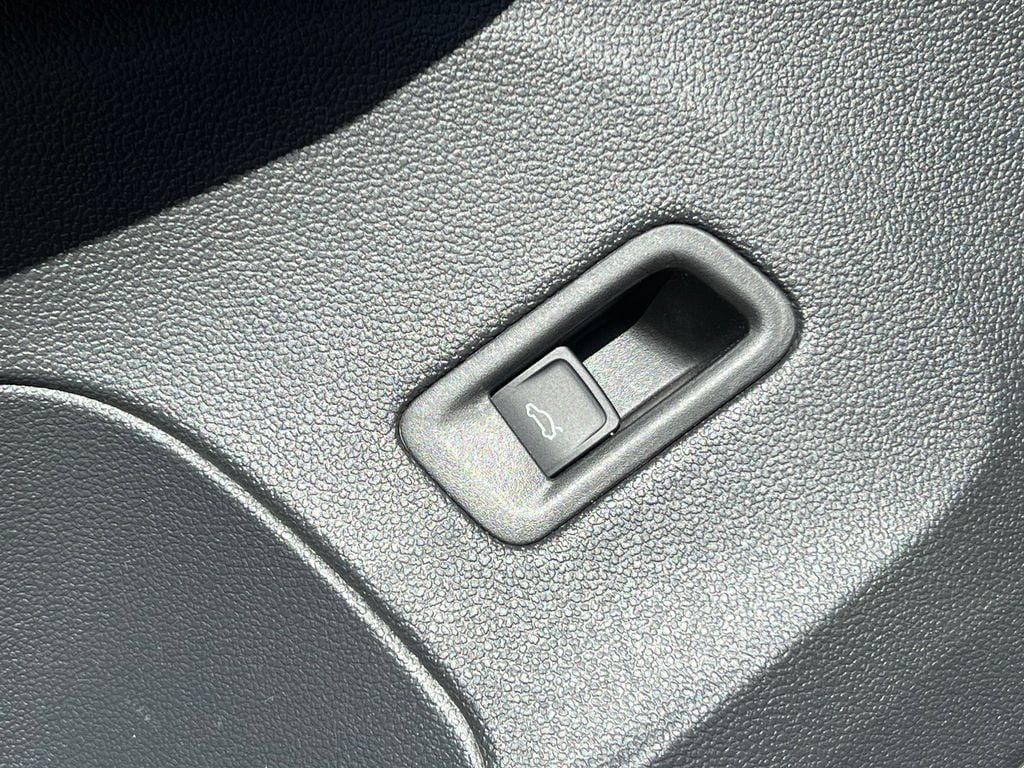2025 Volkswagen Atlas Cross Sport SEL - Photo 16