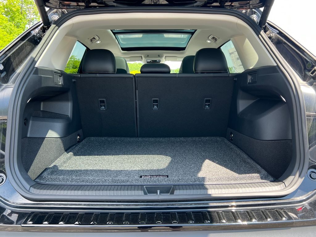 2025 Volkswagen Tiguan SE - Photo 34
