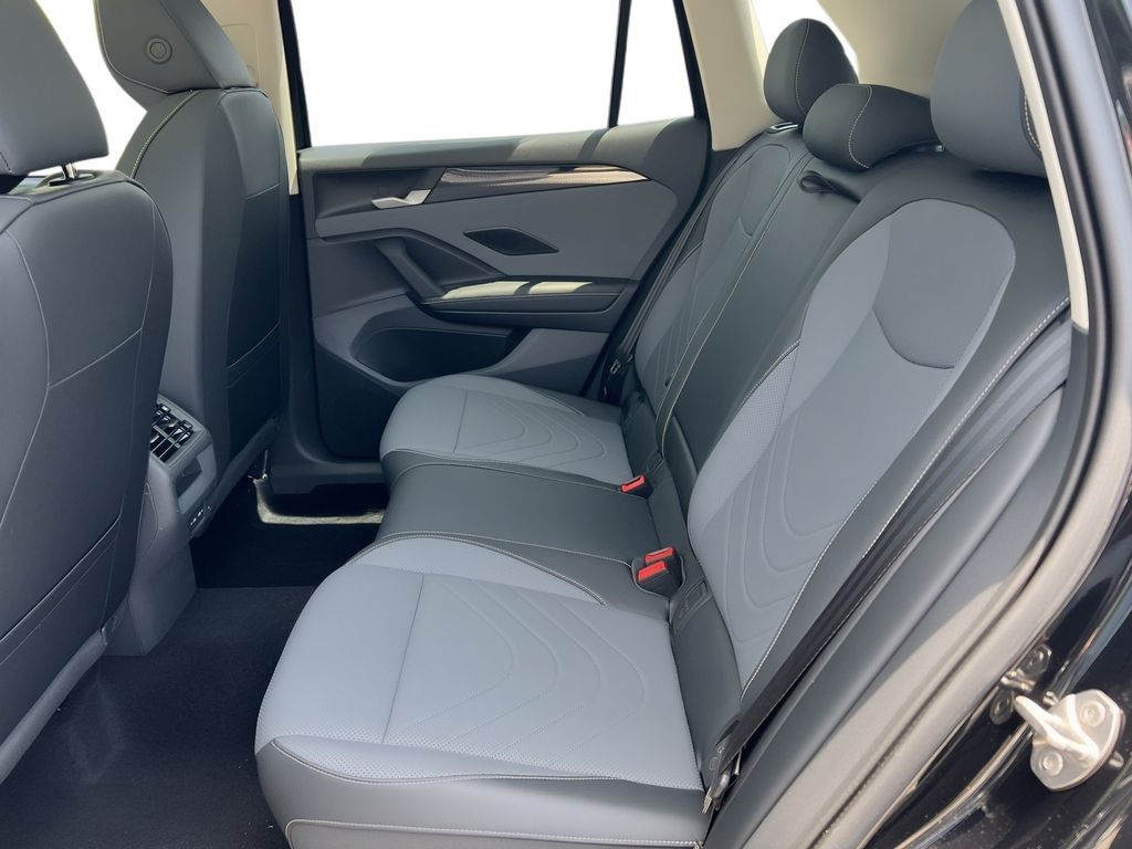2025 Volkswagen Tiguan SE - Photo 7
