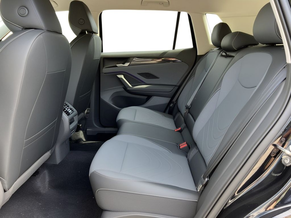 2025 Volkswagen Tiguan SE - Photo 7