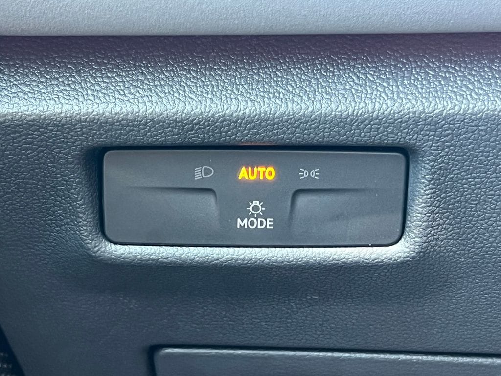 2025 Volkswagen Tiguan SE - Photo 16