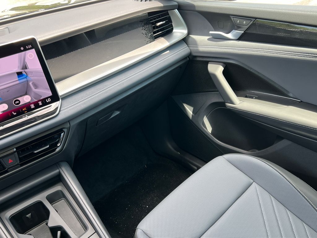 2025 Volkswagen Tiguan SE - Photo 30