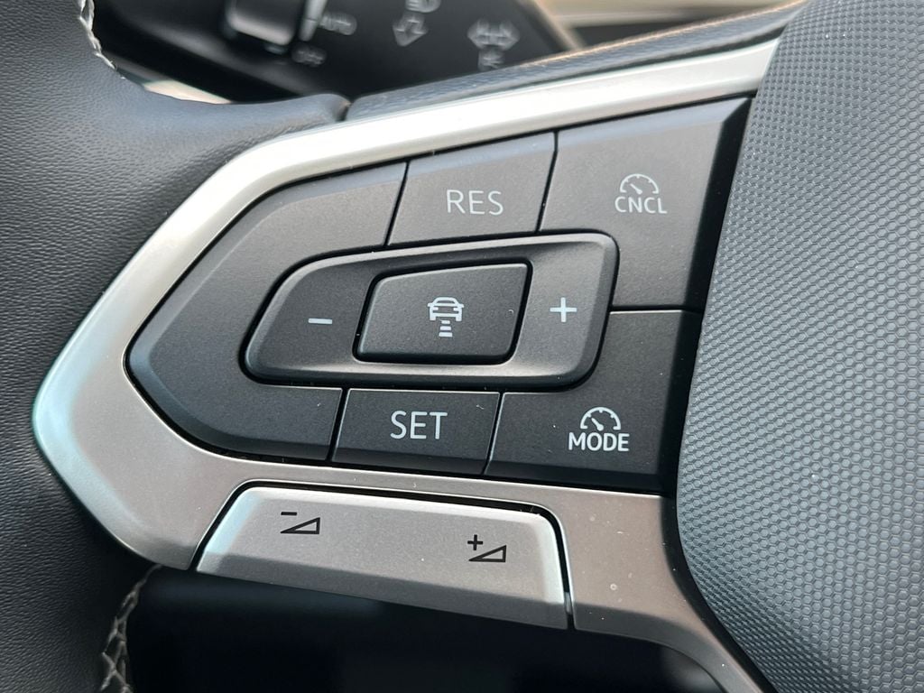 2025 Volkswagen Tiguan SE - Photo 19