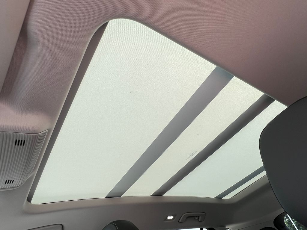 2025 Volkswagen Tiguan SE - Photo 9