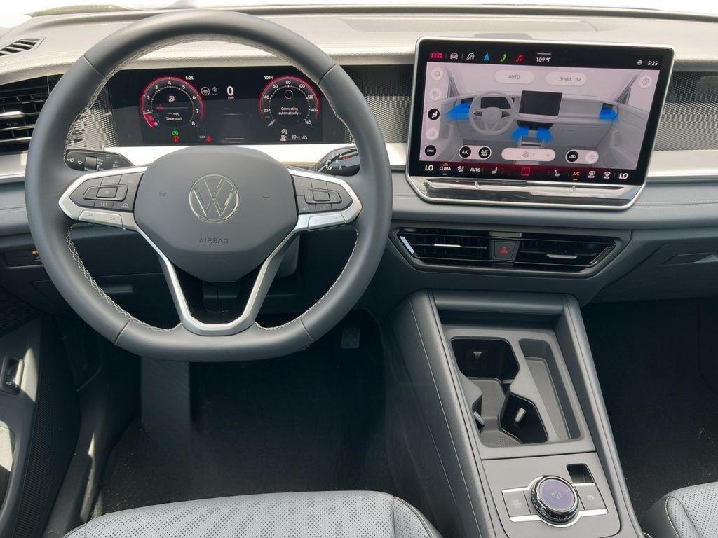 2025 Volkswagen Tiguan SE - Photo 5