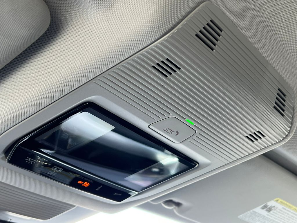 2025 Volkswagen Tiguan SE - Photo 28