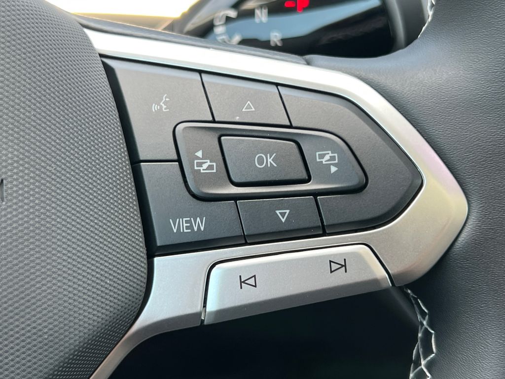 2025 Volkswagen Tiguan SE - Photo 20