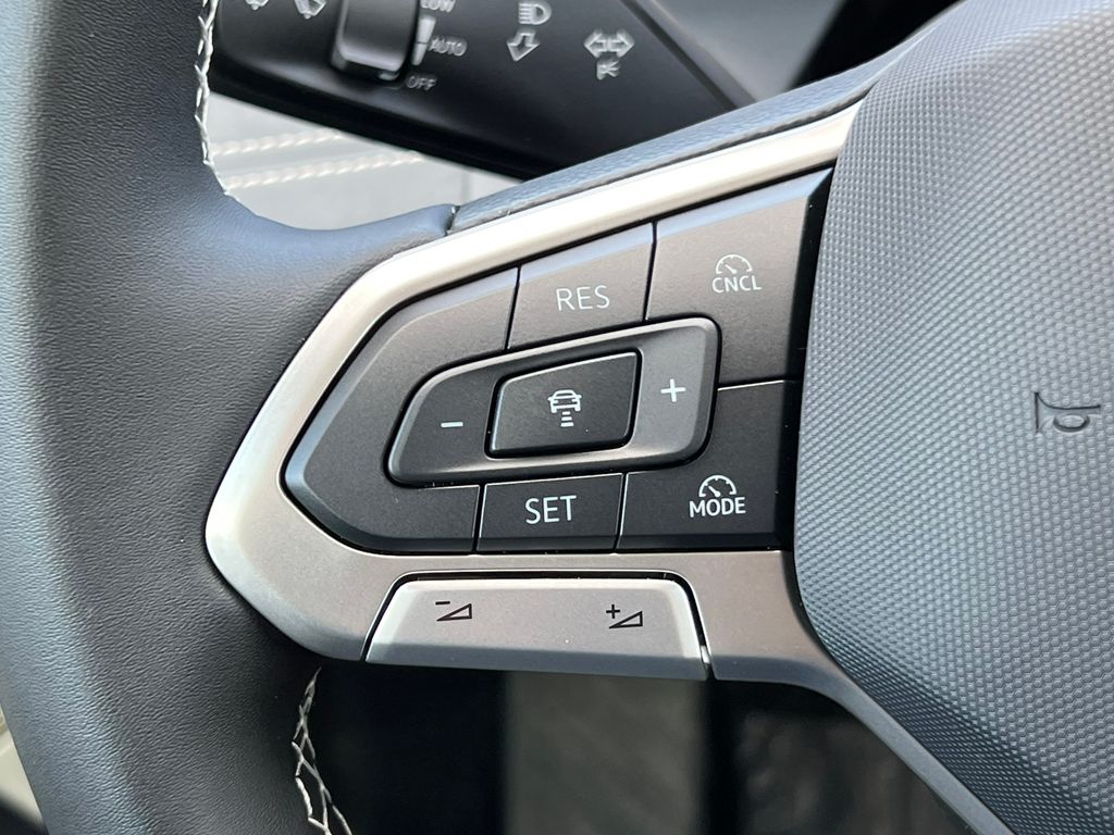2025 Volkswagen Tiguan SE - Photo 16