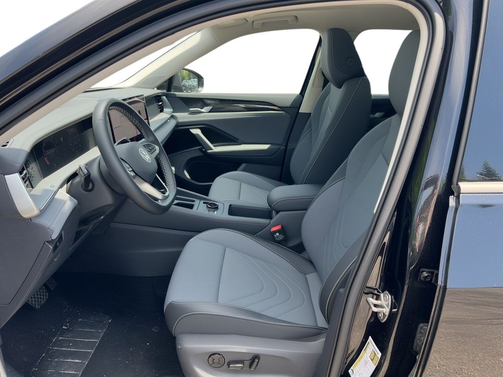 2025 Volkswagen Tiguan SE - Photo 6