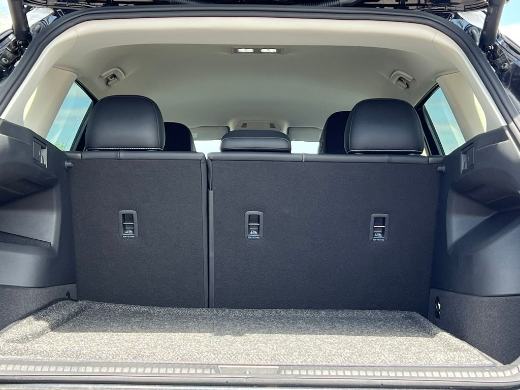 2025 Volkswagen Tiguan SE - Photo 35