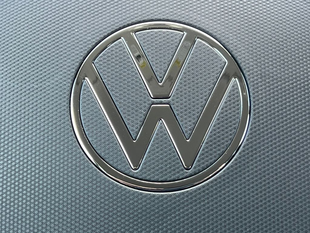 2025 Volkswagen Tiguan SE - Photo 37