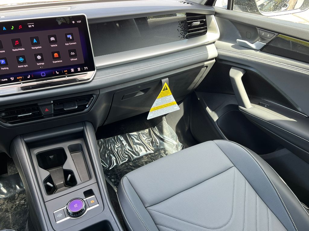 2025 Volkswagen Tiguan SE - Photo 29