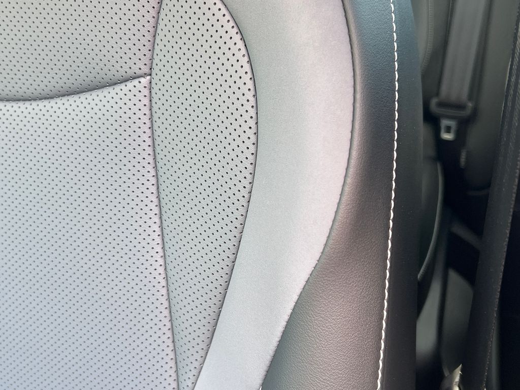 2025 Volkswagen Tiguan SE - Photo 12