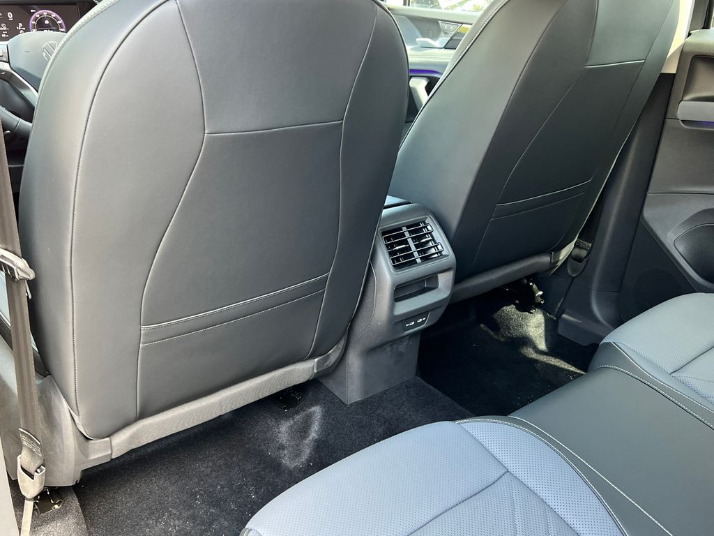 2025 Volkswagen Tiguan SE - Photo 31