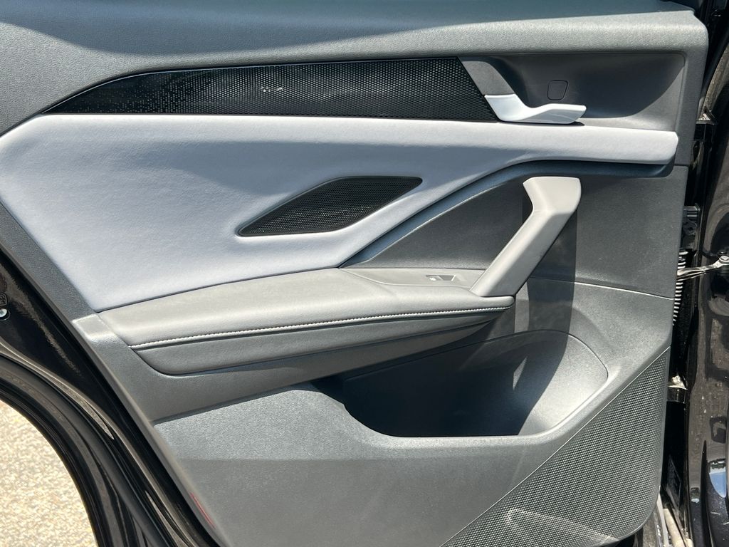 2025 Volkswagen Tiguan SE - Photo 33