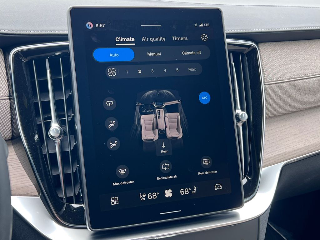 2026 Volvo XC90 Plus - Photo 25